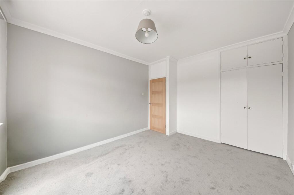 Apartment in Southall - More