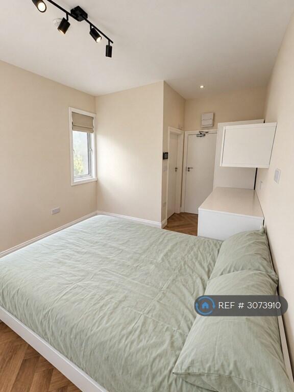 Apartment in London - View 2