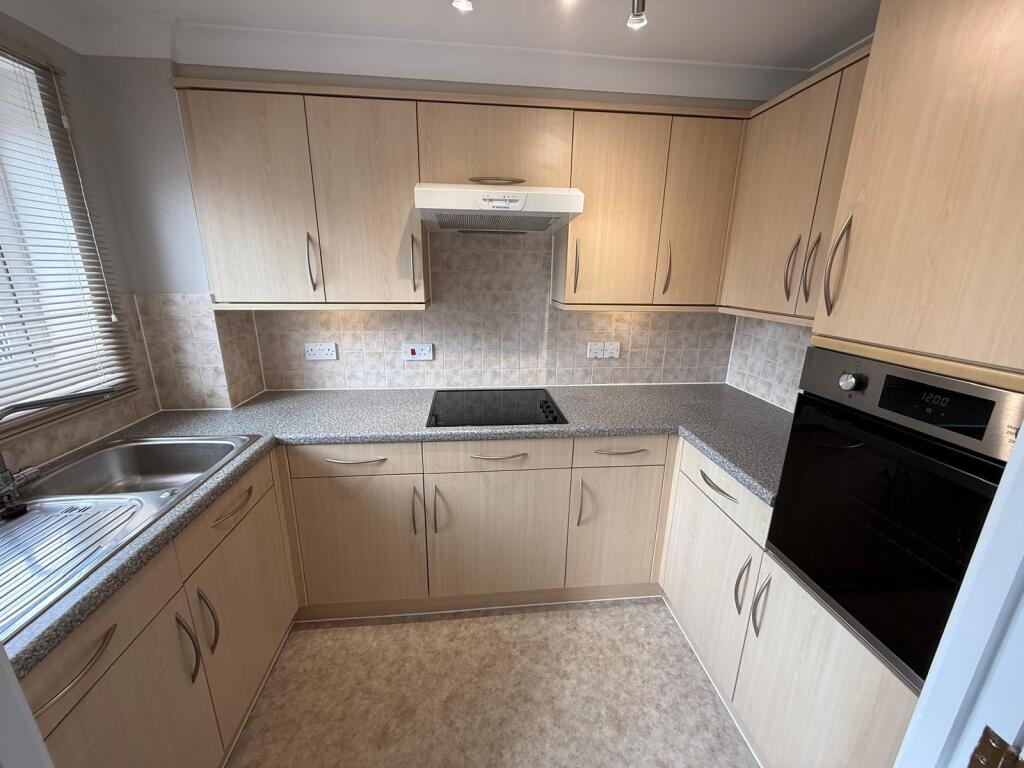 Apartment in Reading - View 4