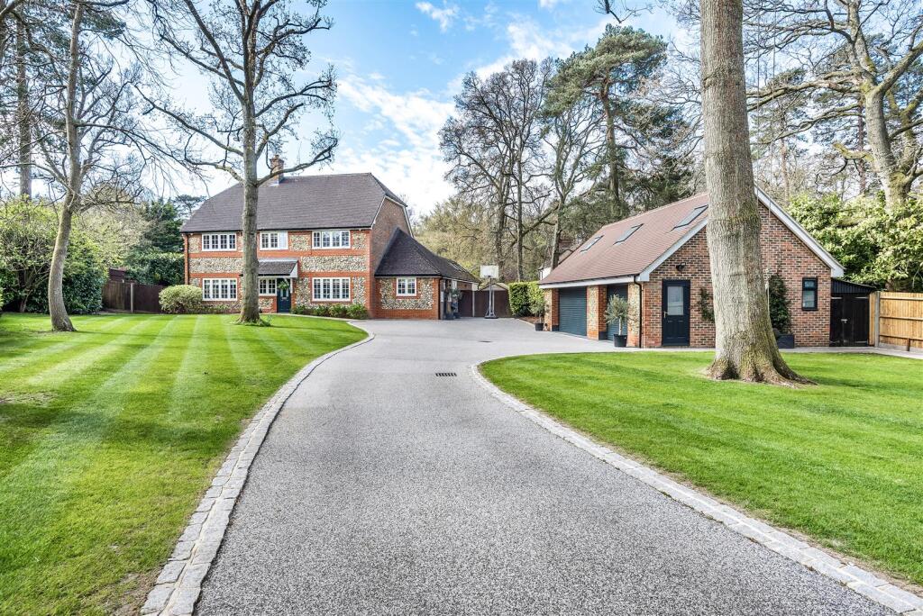 Main image of property: Nuthatch Close , Ewshot