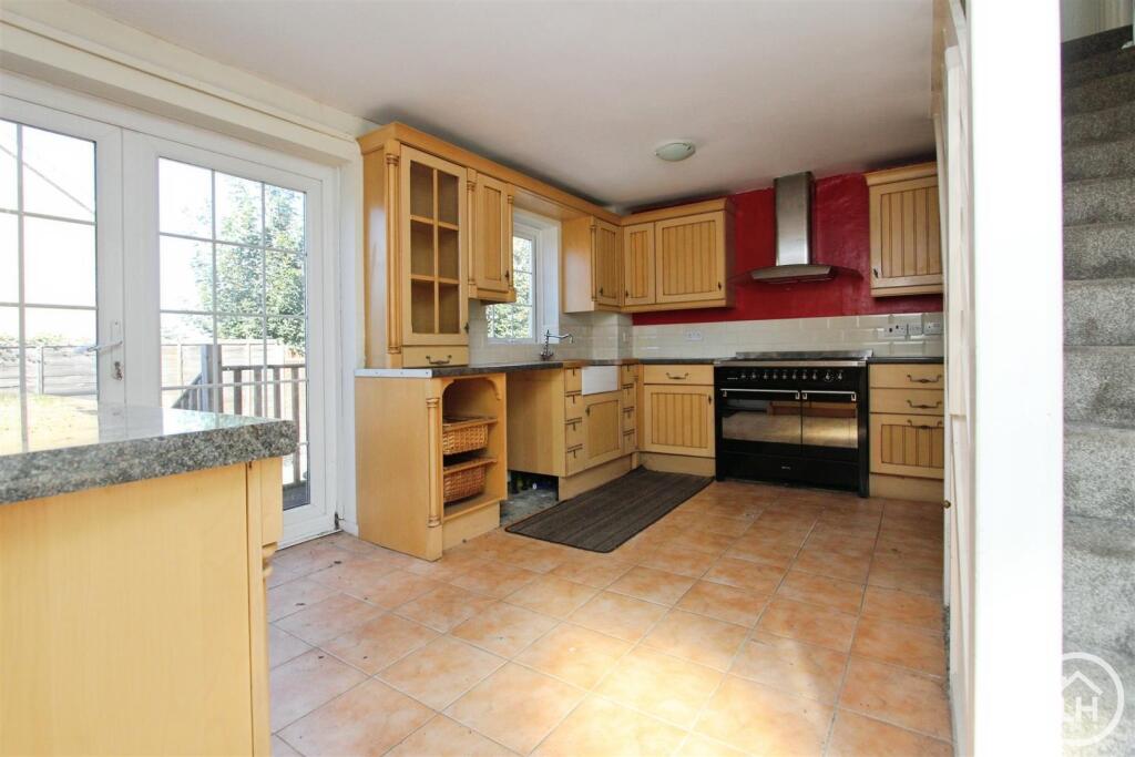 Lonsdale Drive, Sittingbourne, ME10 photo 2