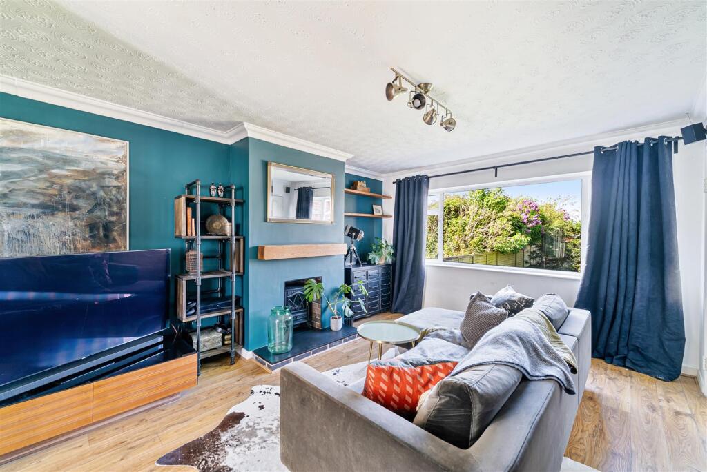 House in Nailsea, North Somerset - More