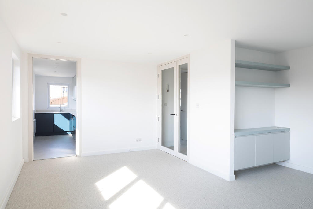 Main image of property: Russell Court, Cambridge, Cambridgeshire, CB2