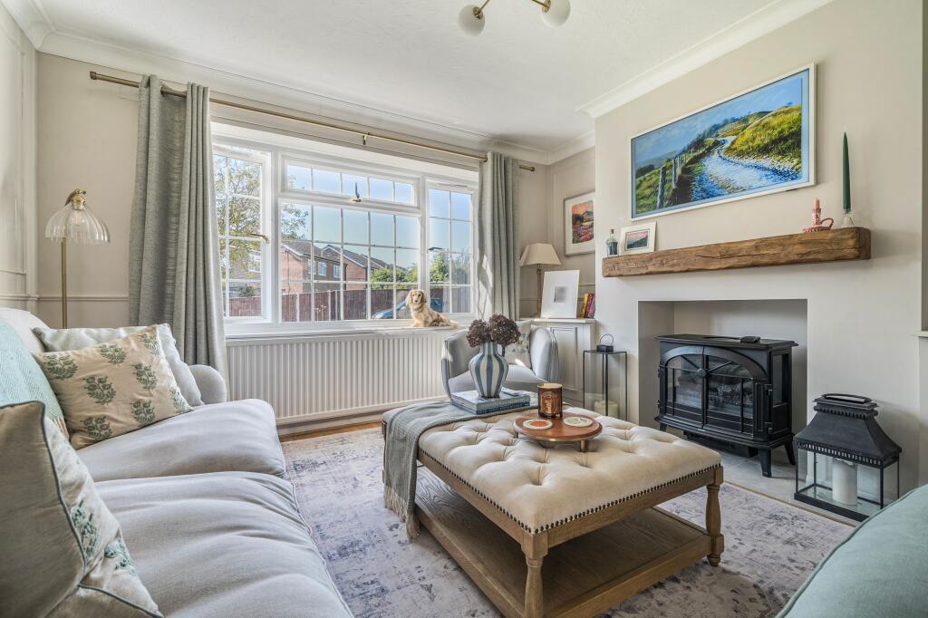 Cavalier Close, Midhurst, GU29 photo 2