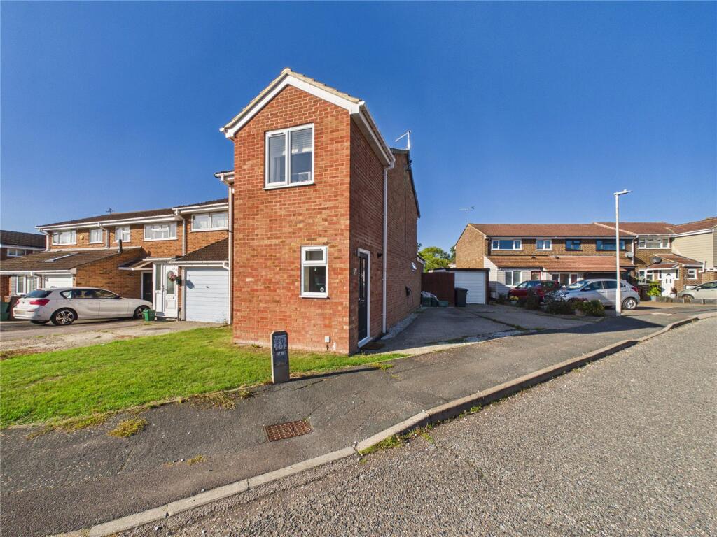 3-bed terraced on Cornflower Drive, Chelmsford, Essex, CM1, £425,000