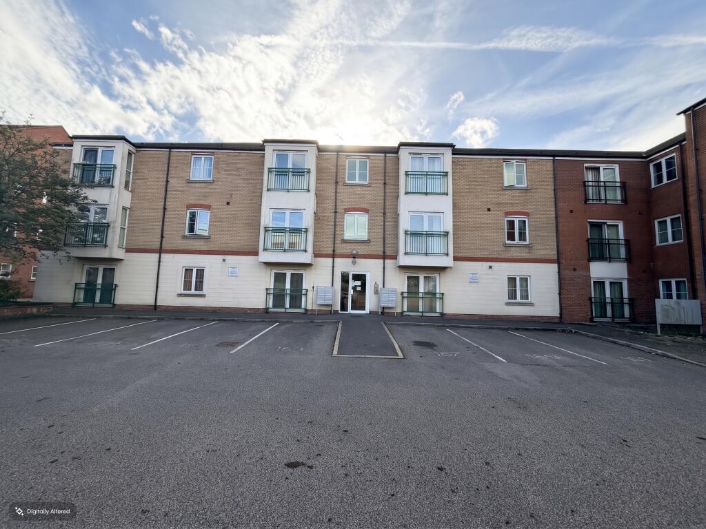 2-bed flat on Riverside Drive, Lincoln, LN5, £135,000