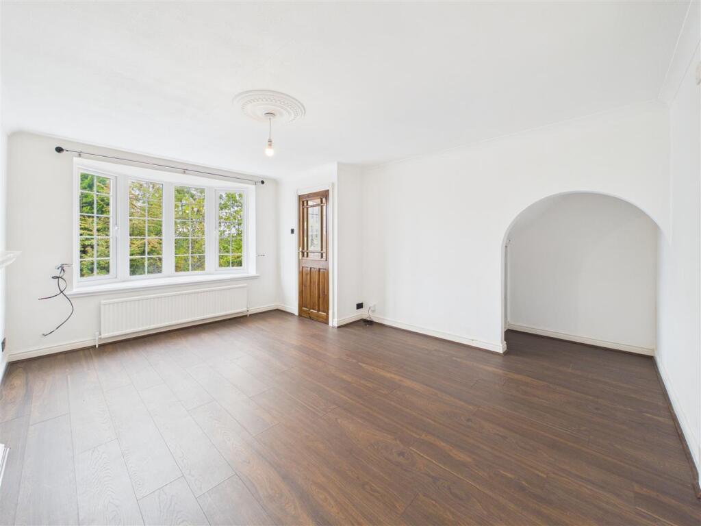 House in Gedling, Nottinghamshire - View 5