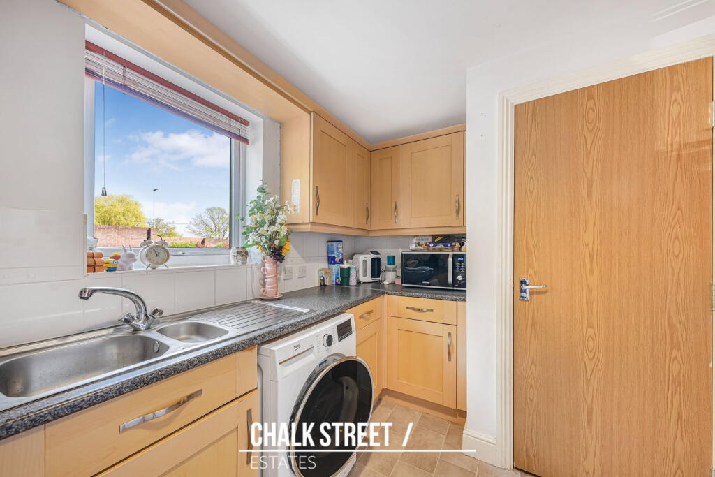 Apartment in Romford - View 5