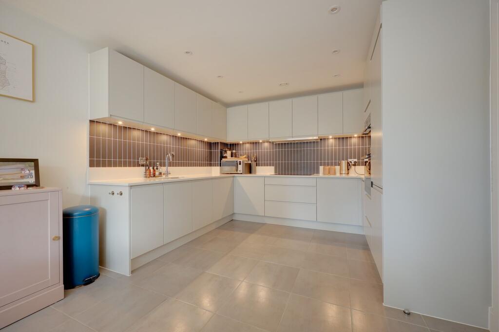 House in Redhill - View 5