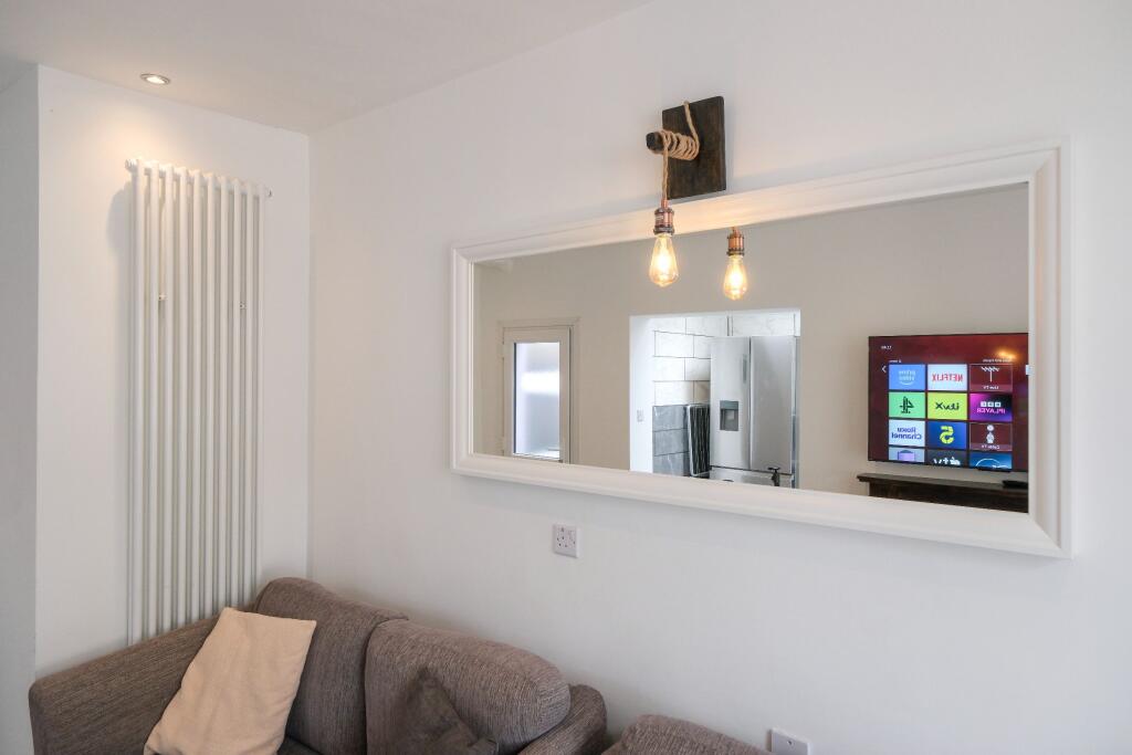 5 bedroom semi-detached house for rent