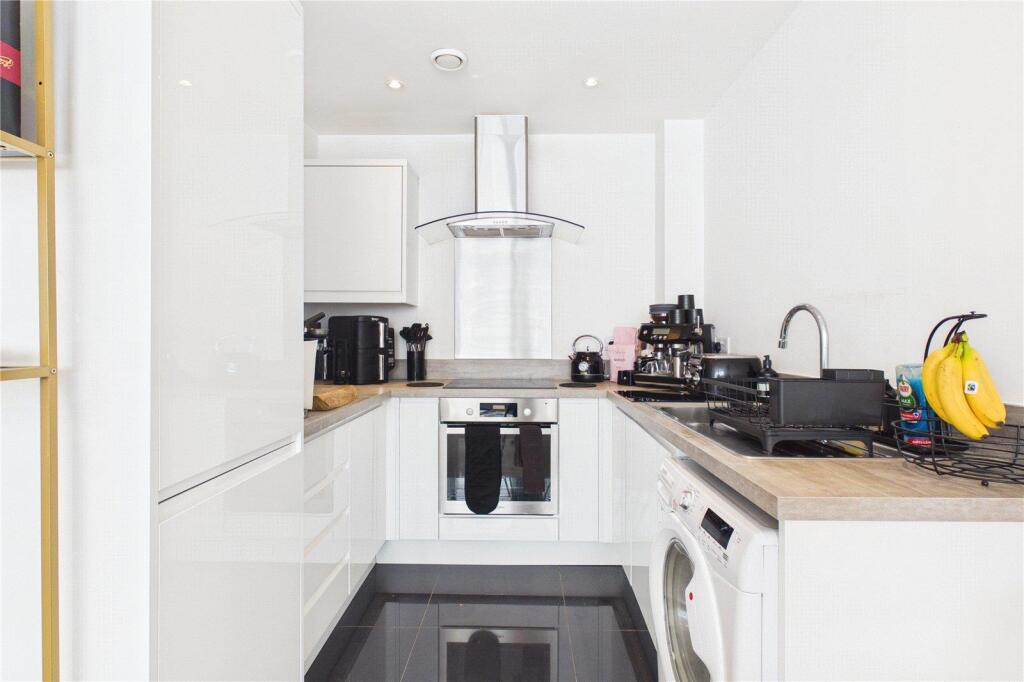 Apartment in Redhill - View 4