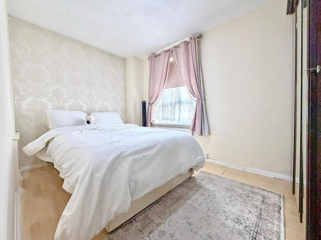 House in Romford - More