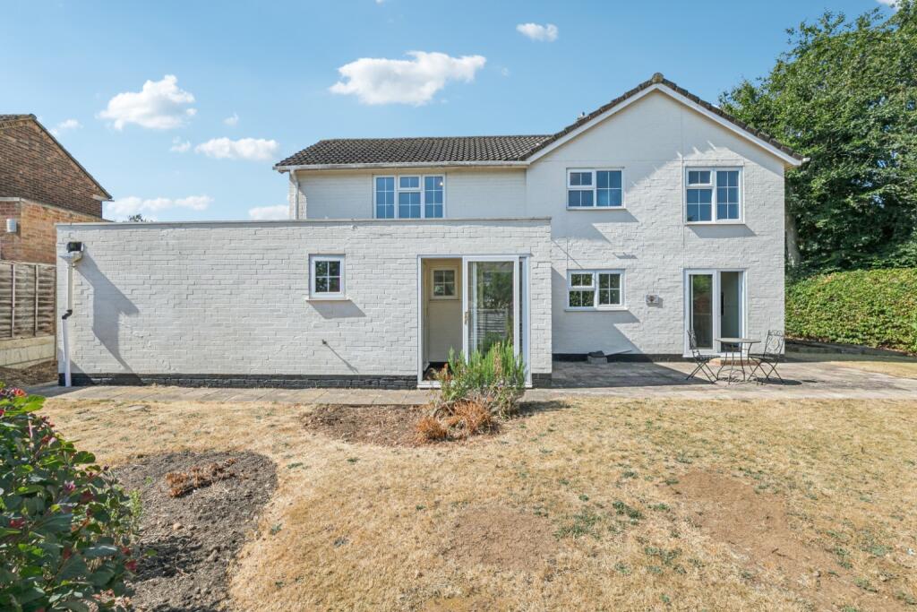 House in Welwyn Hatfield, Knightsfield - View 4