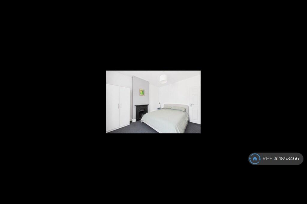Apartment in Warrington - More