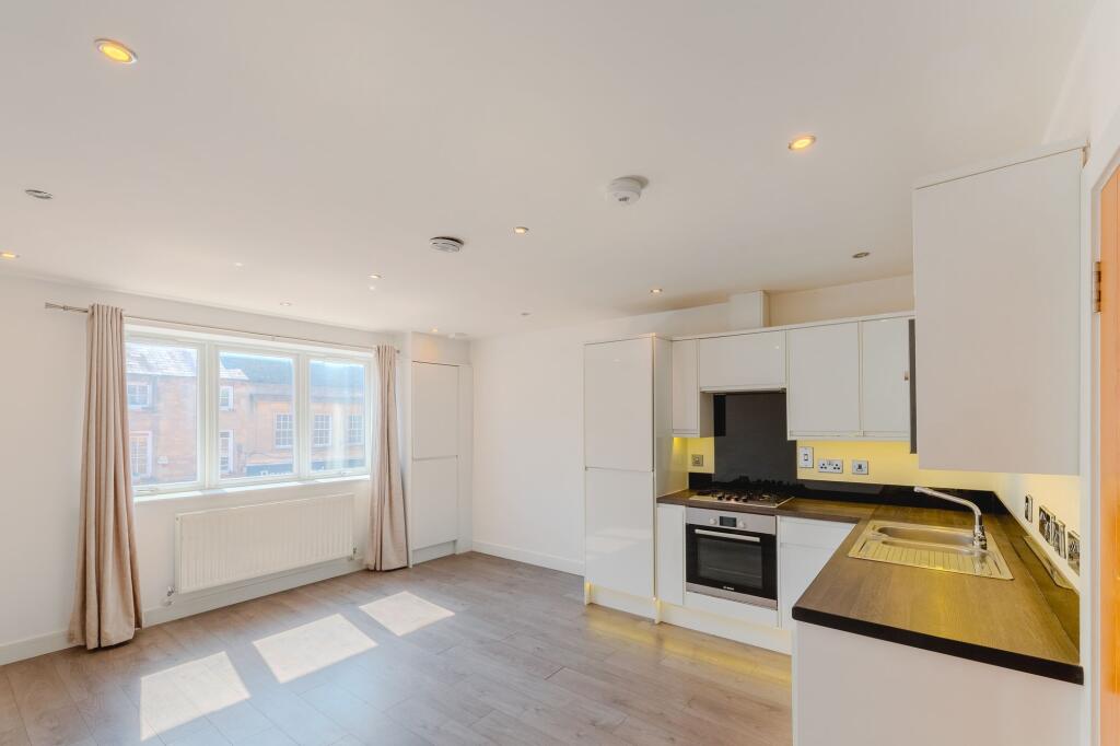 Apartment in Witney, Cogges - More