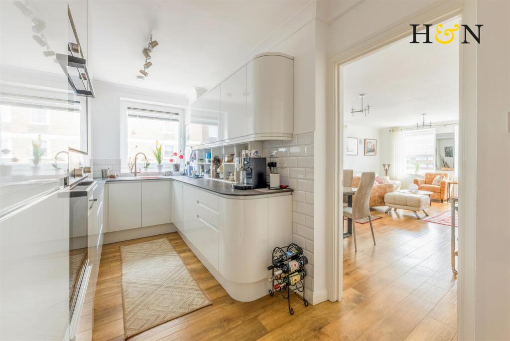 Apartment in Hove, Brunswick - More