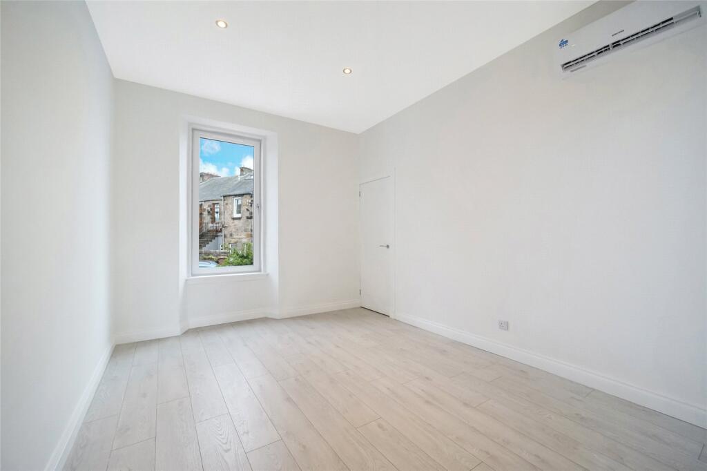 Apartment in Kirkcaldy - More