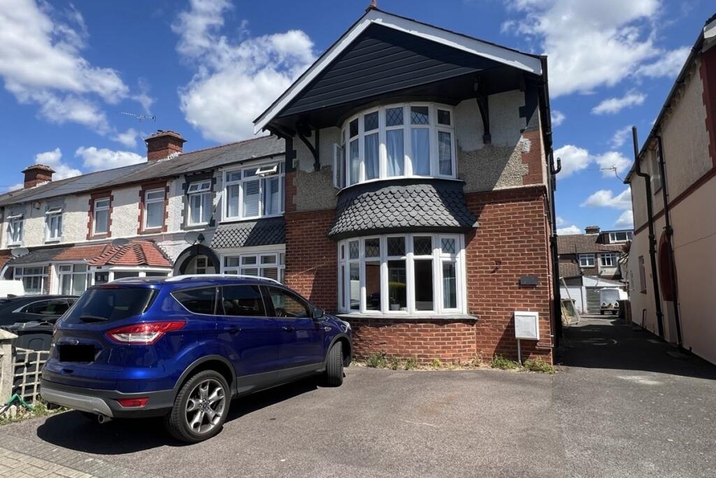 Main image of property: Chatsworth Avenue, Cosham, Portsmouth, Hampshire, PO6 2UH