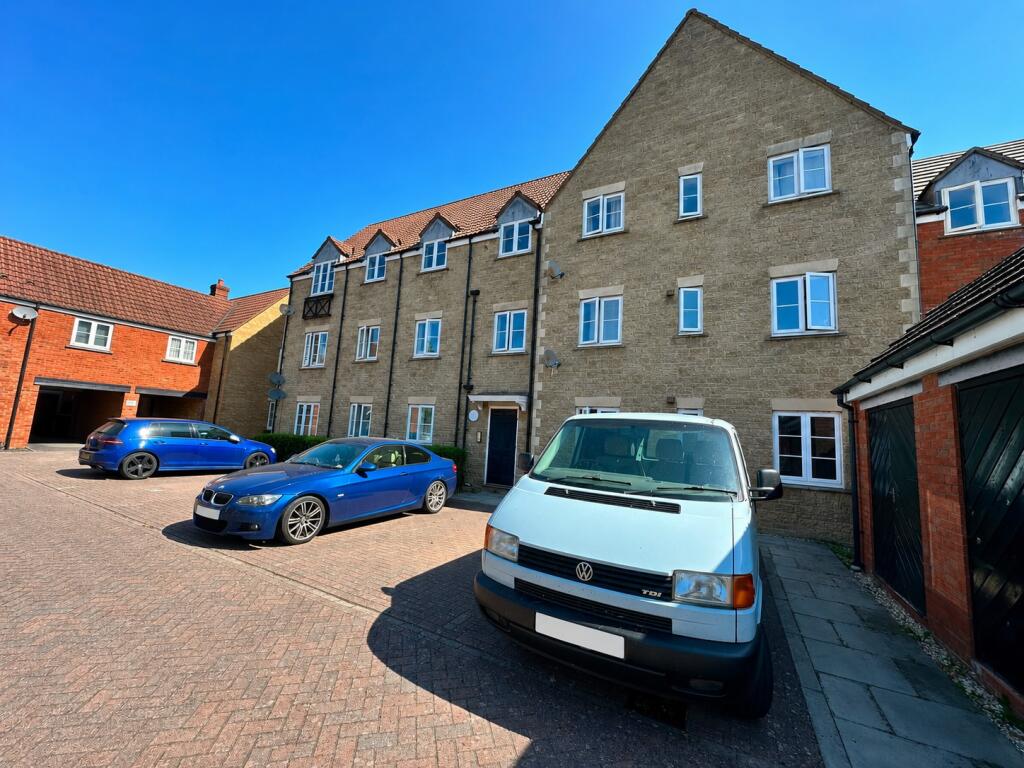 Apartment in Yeovil, Brympton - View 2