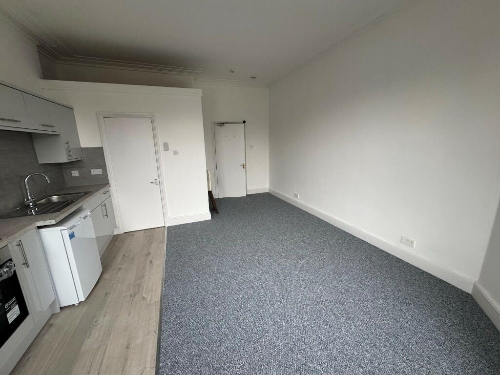 Main image of property: Flat 7 36 Waverley Road,Cotham,Bristol,BS6 6EX