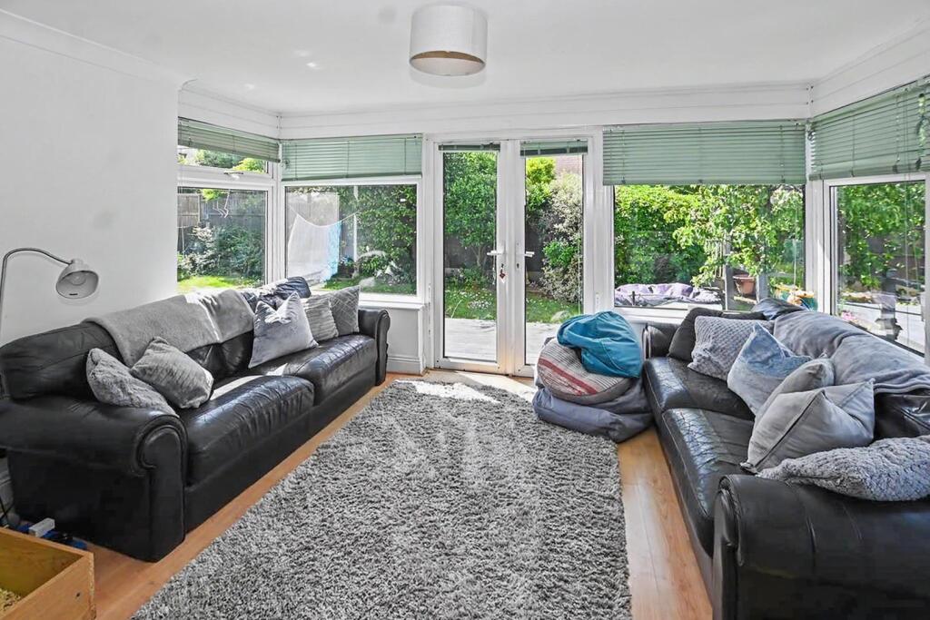 House in Castle Point, Canvey Island - View 3