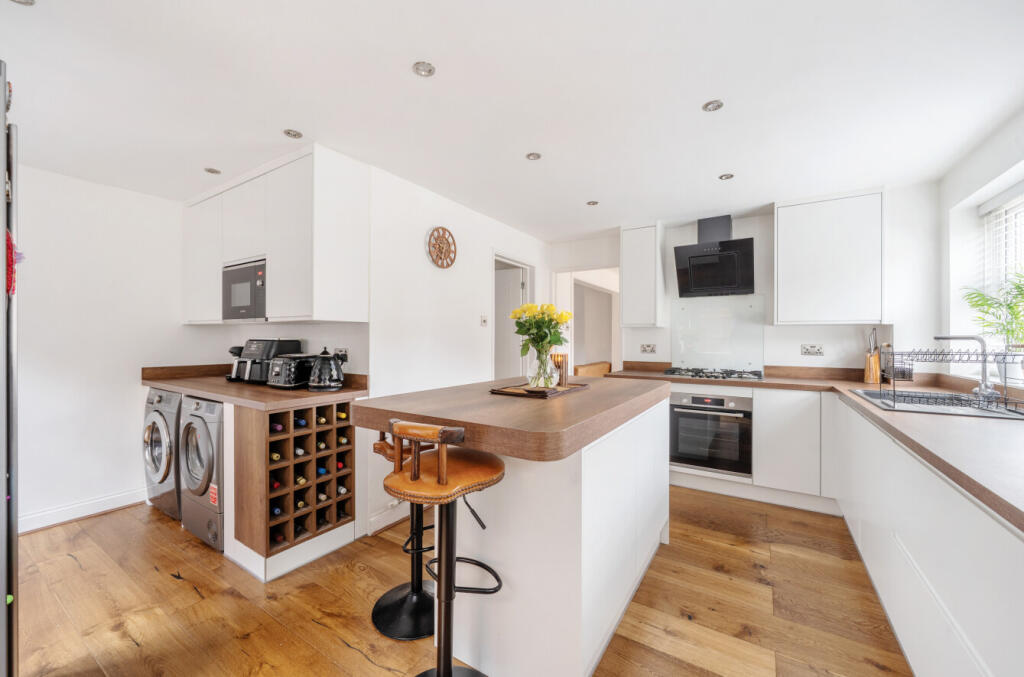 House in Binfield, Bracknell Forest - View 2