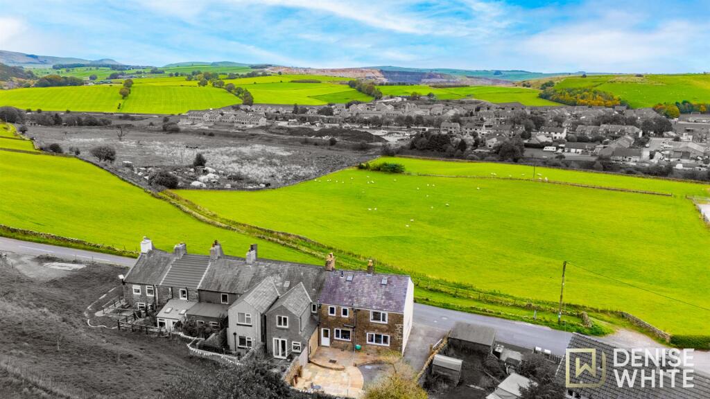 House in High Peak, Martinside, Chapel-en-le-Frith - View 4