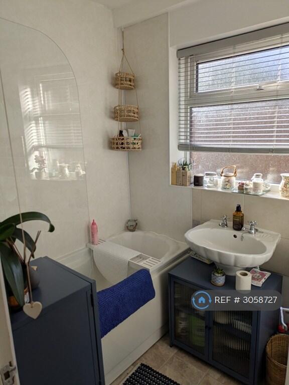 Apartment in Redditch, Dagtail End, Crabbs Cross - View 5