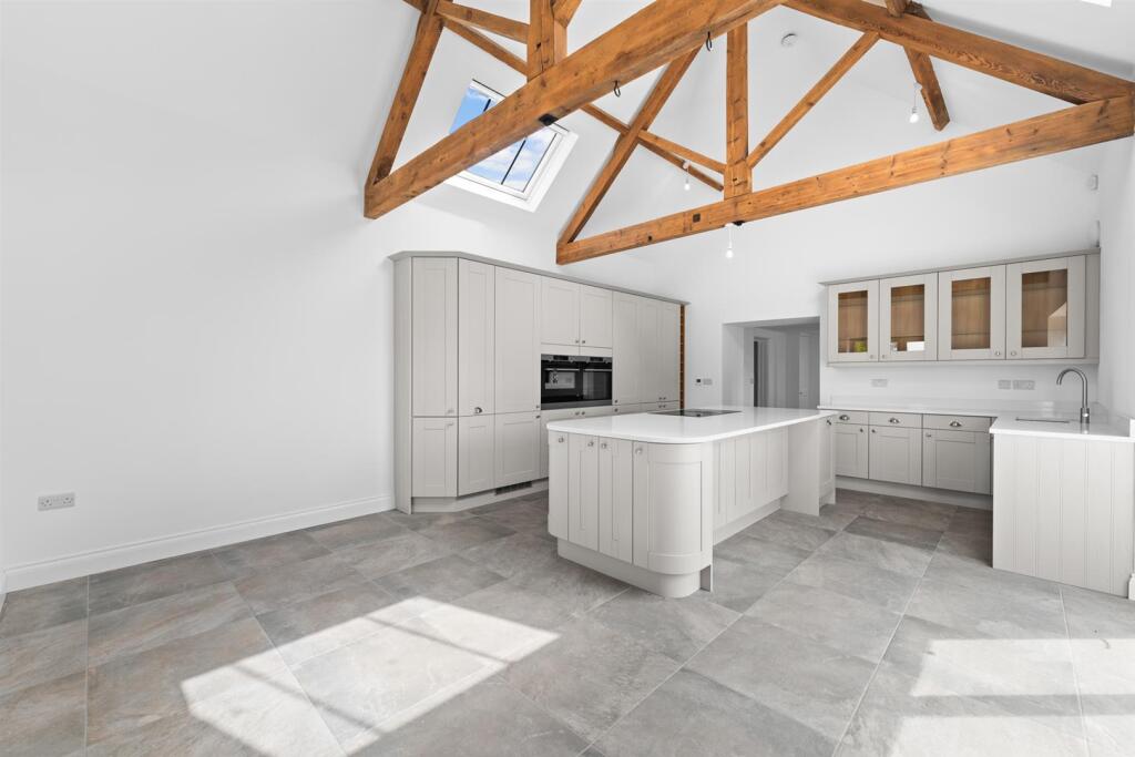 Castle View Road, Easthorpe - View 6