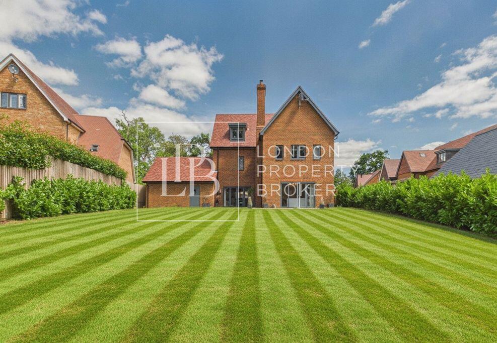 House in Sunningdale, Windsor and Maidenhead - View 2