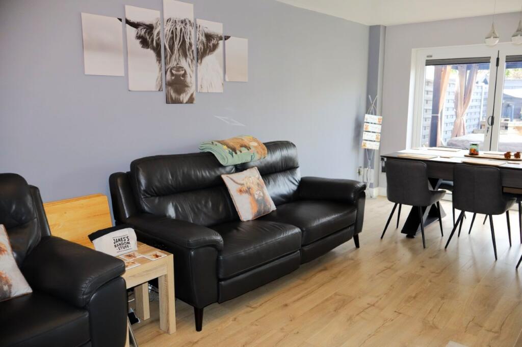House in Romford - More