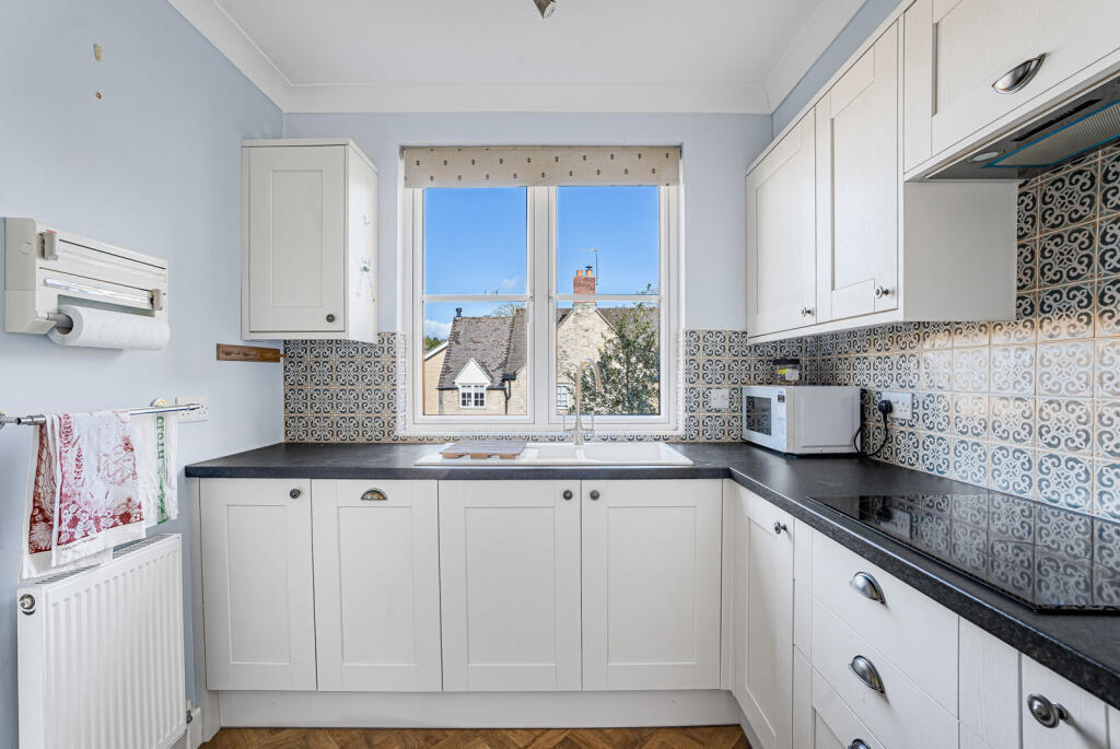 Apartment in Cirencester, Bowling Green - More