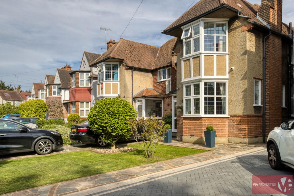 Main image of property: The Crescent, New Southgate, N11