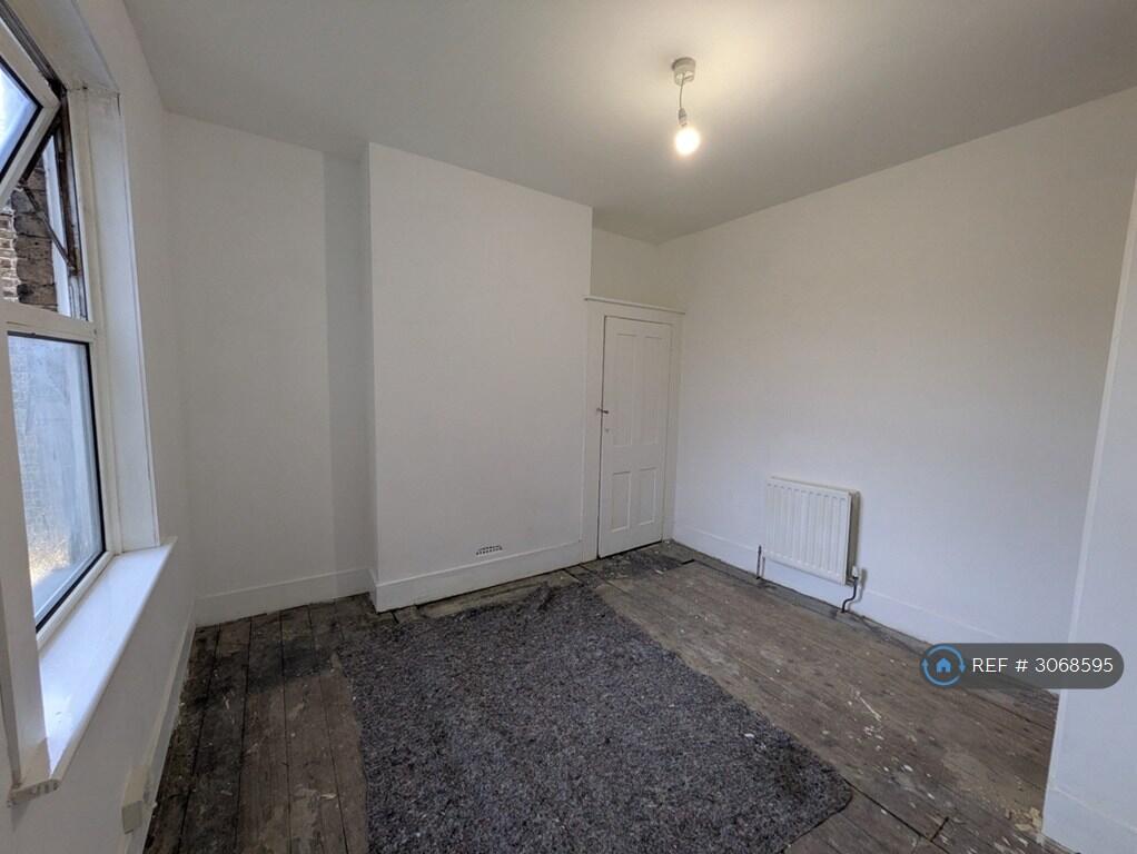 Apartment in Canterbury - View 4