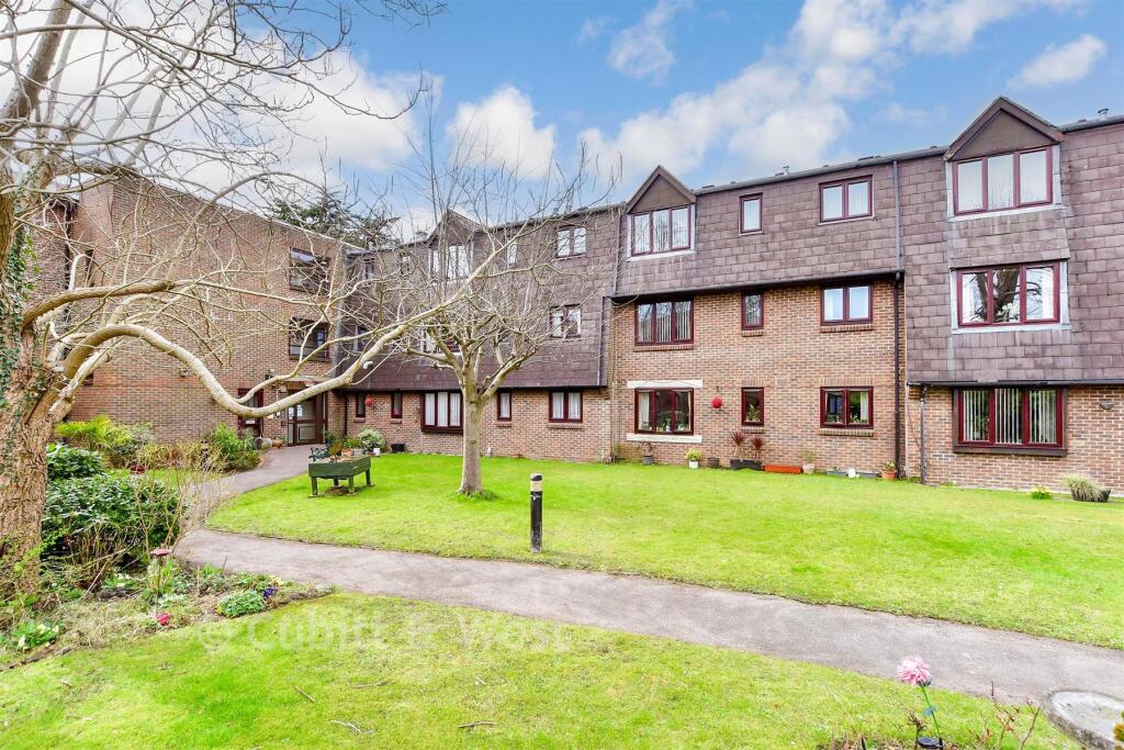 Main image of property: East Street, Havant, Hampshire