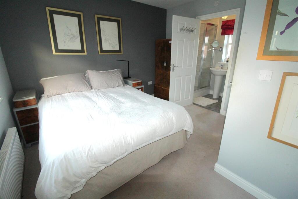 House in Minster-on-Sea, Merryman's Hill - More