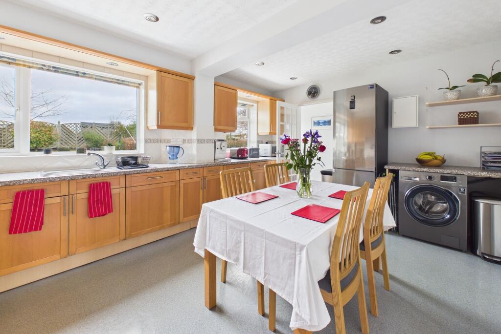 Lyndhurst Close, Milton photo 2