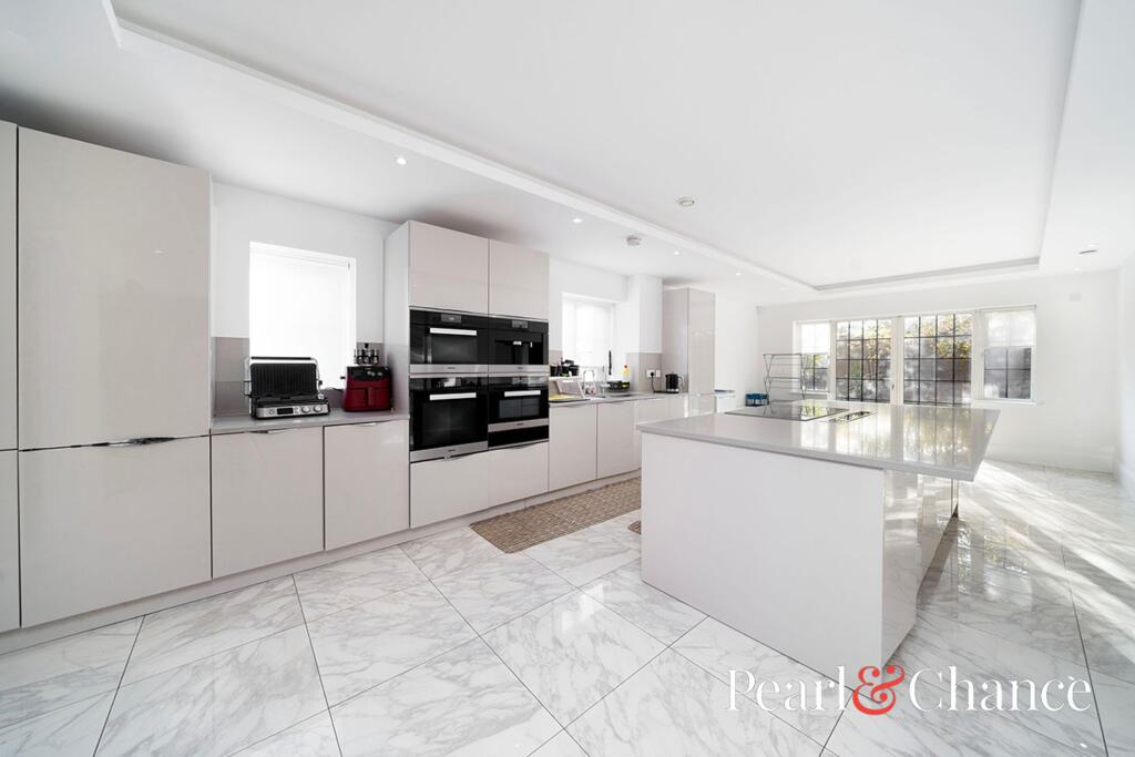 Main image of property: Chandos Way, Hampstead Garden Suburb, NW11