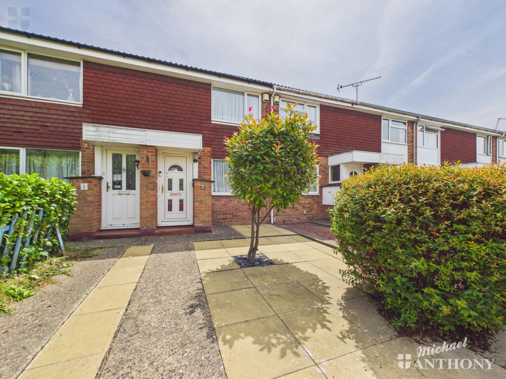 2-bed terraced on Rothschild Avenue, Aston Clinton, £325,000
