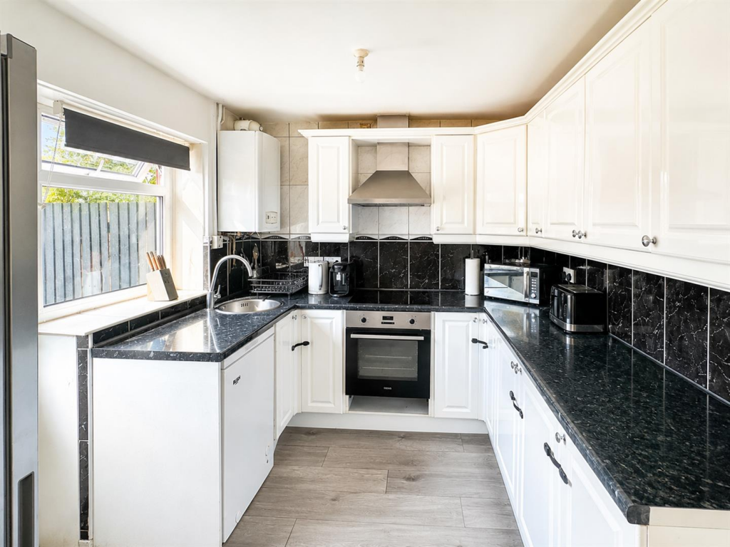 House in Northampton, North Northamptonshire - View 3
