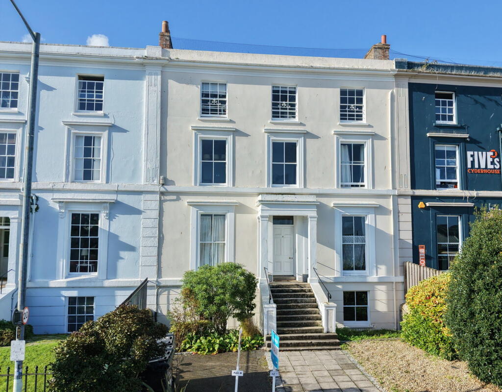 1-bed flat on Falmouth, £187,000