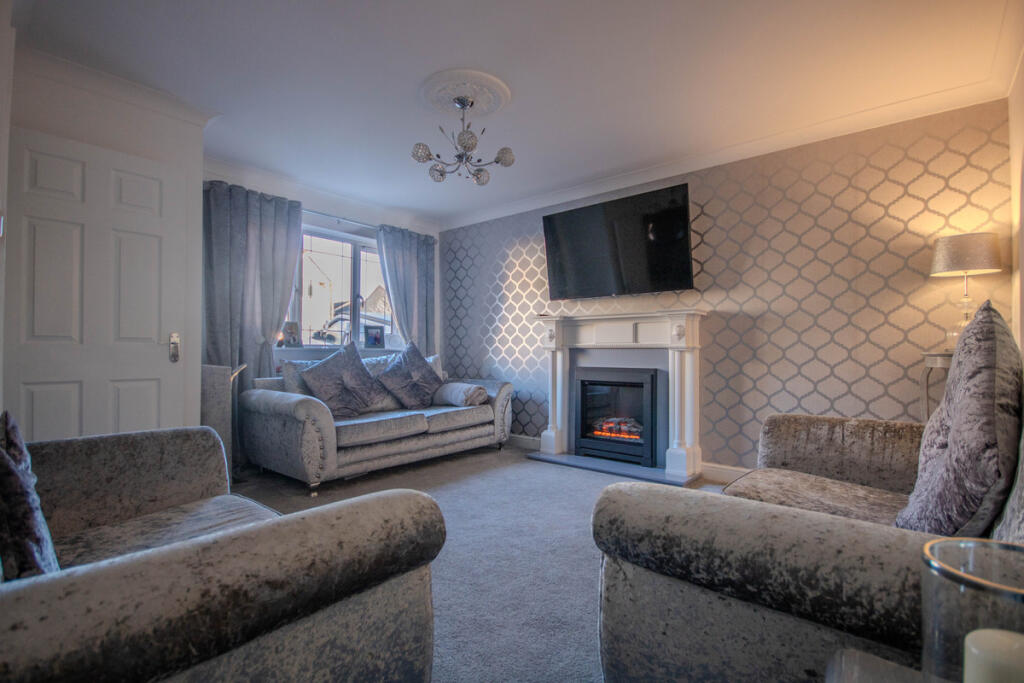 House in Caerphilly, Hendredenny, Penyrheol Trecenydd & Energlyn - View 2