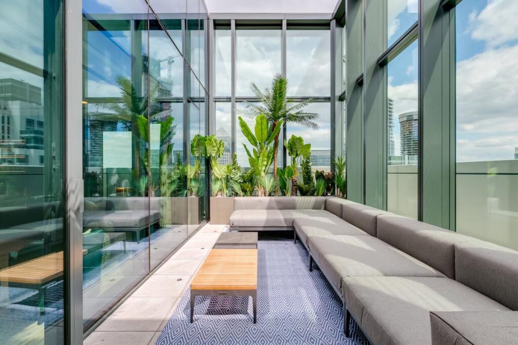 Main image of property: SIROCCO TOWER, 32 Harbour Way, London, E14 9ZP