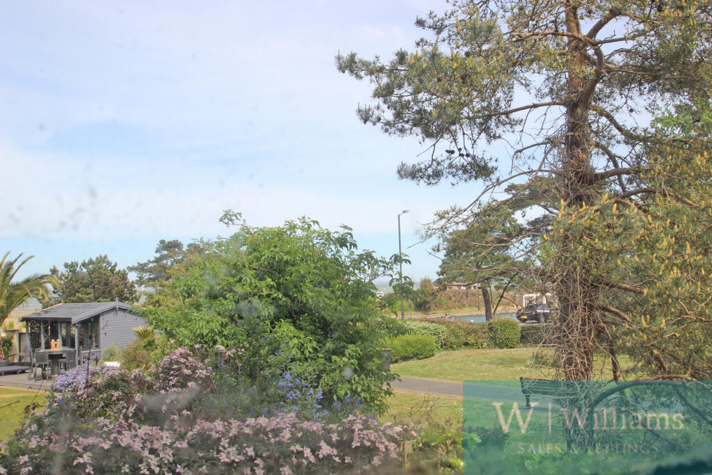 Flat 1, Sandringham, 29 The Strand, Ryde, Isle of Wight photo 5