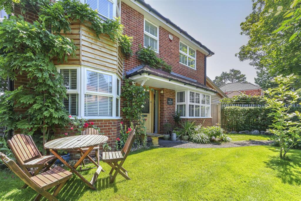 Main image of property: Spur Road, Penn Hill