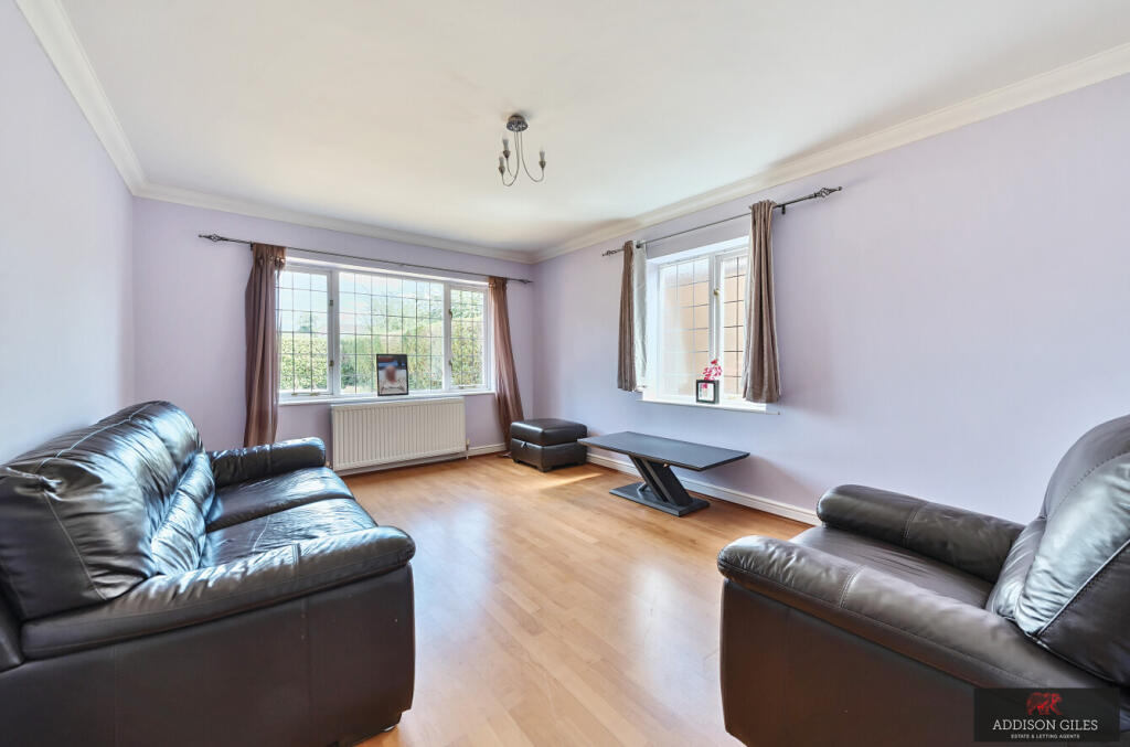 Welley Road, Wraysbury, Staines-Upon-Thames, Surrey, TW19 photo 4