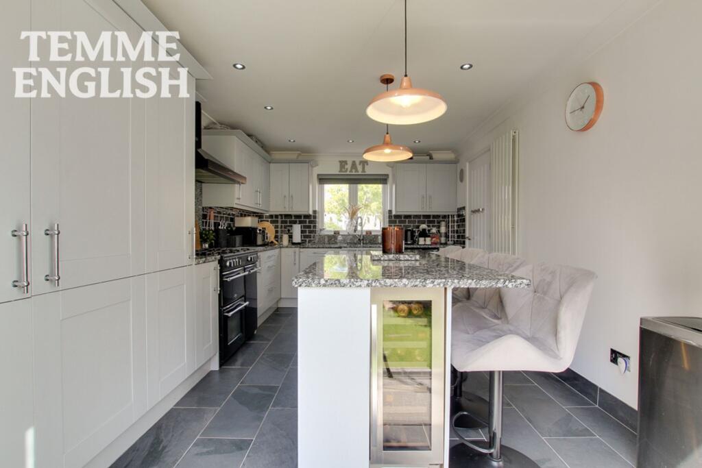 House in Basildon, Wickford - View 5