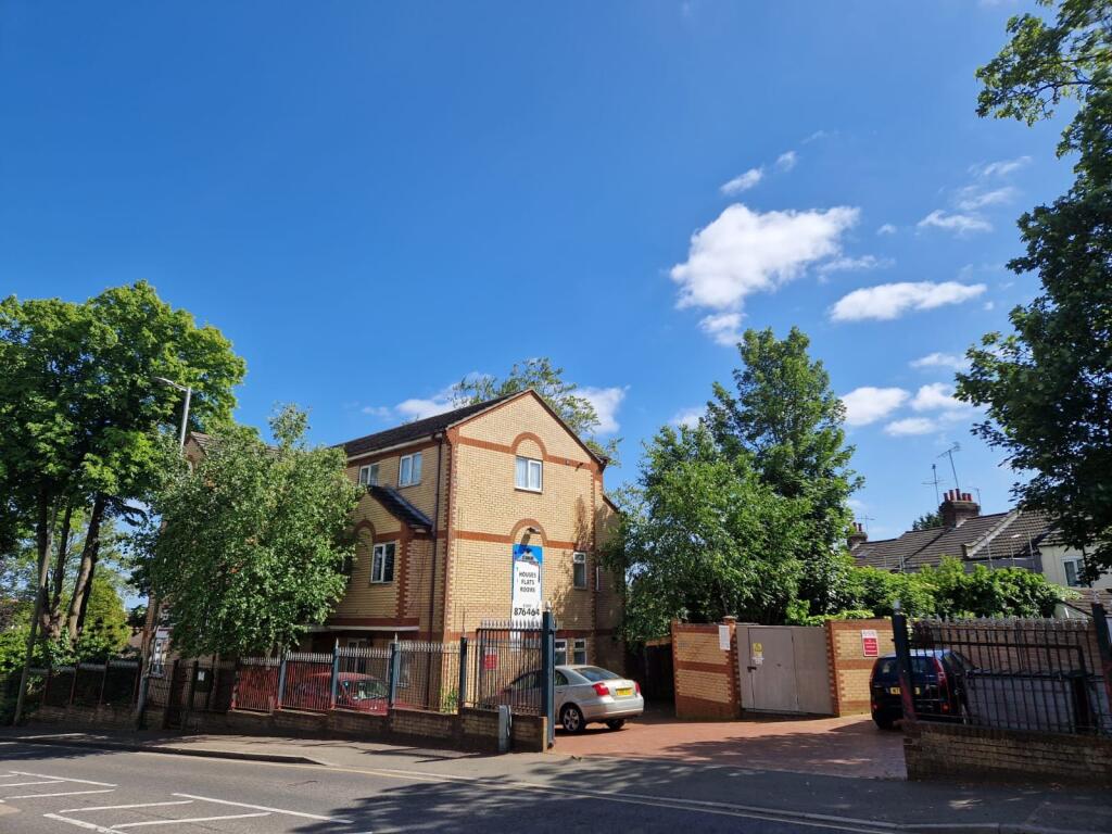 Main image of property: Flat ,  Dunstable Road, Luton