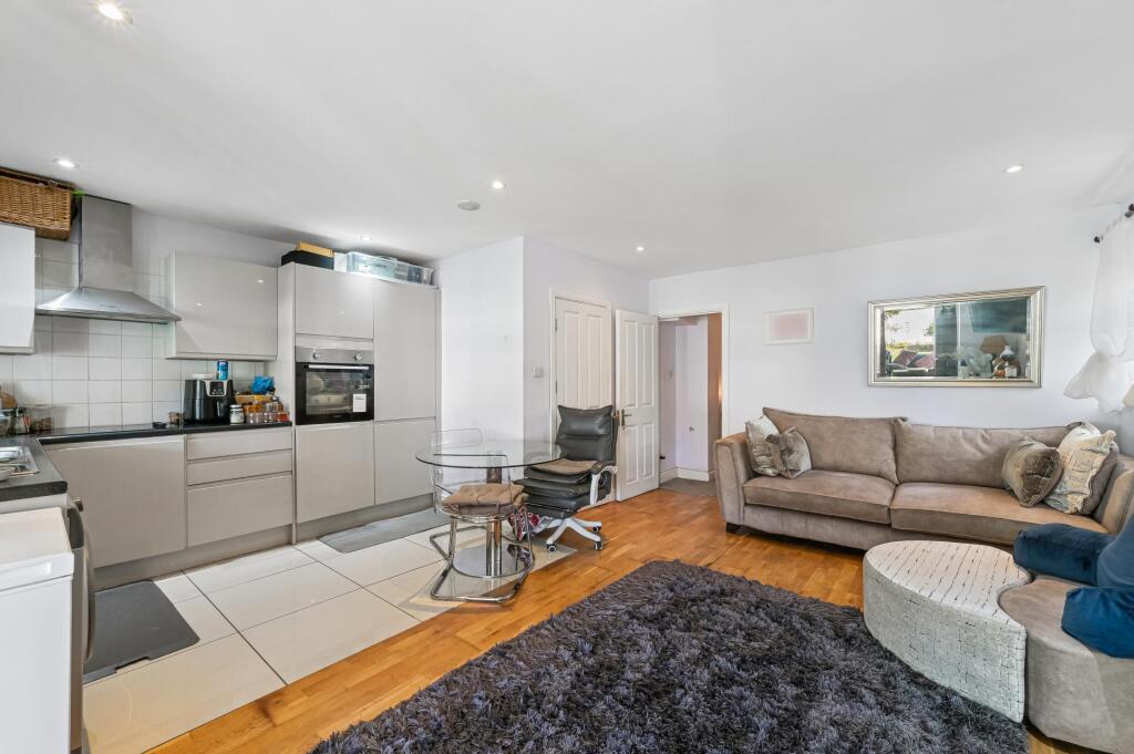 House in London - View 5