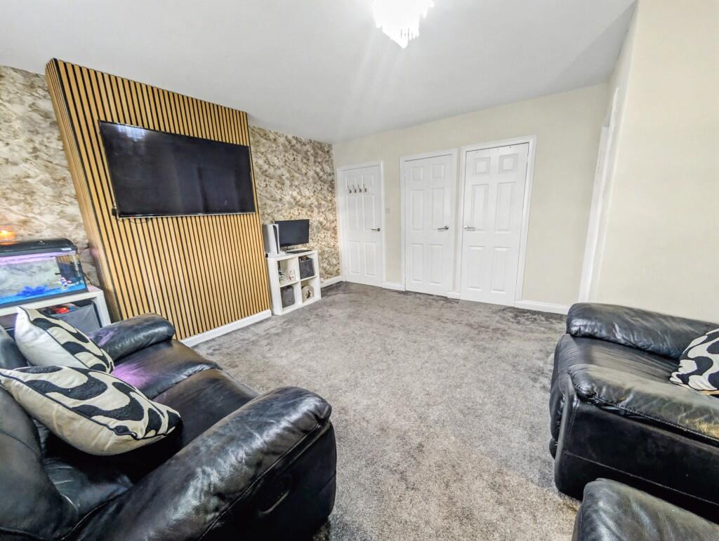 8 Mossgiel Place, Stevenston, KA20 4HB photo 3